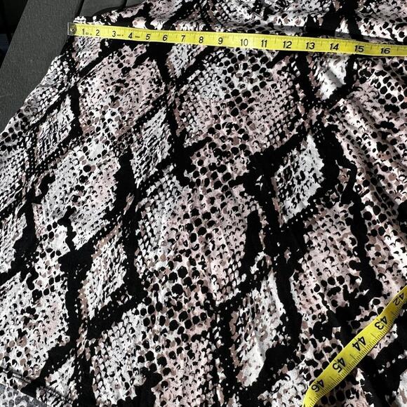 LulaRoe sleeveless flared top, reptile print, V-neck, women's size M - Picture 4 of 7